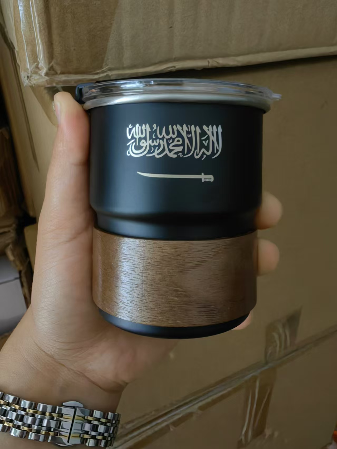 Outdoor Camping Direct - ธงซาอุดีอาระเบียโลโก้ถ้วยสแตนเลสแก้วเบียร์พร้อมฝาปิดไม้ 300ml Outdoor Camping แก้วกาแฟ